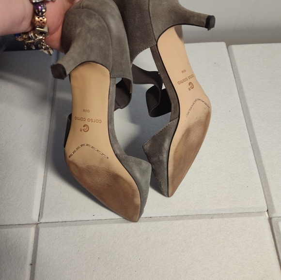 Corso Como Suede grey heels, very comfortable Size 6 1/2 - Picture 3 of 4